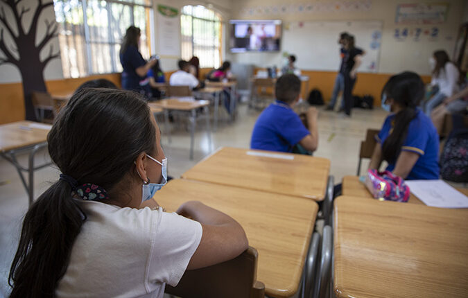 estudiantes en sala de clases