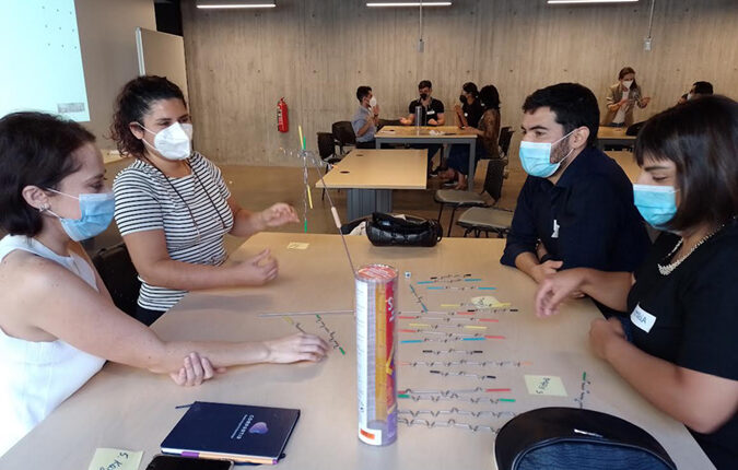 grupo de estudiantes de doctorado en conversación