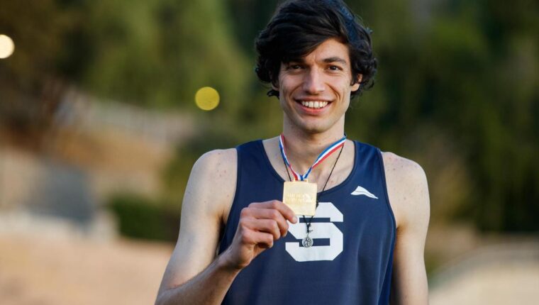 Francisco Moraga, campeón nacional de salto alto