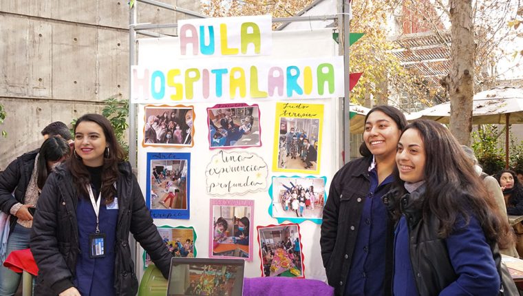 Estudiantes exponen sobre su práctica en Aula Hospitalaria en la Feria Huella Pedagógica