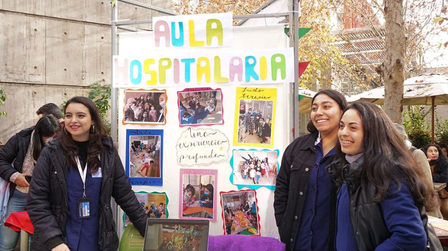 Estudiantes exponen sobre su práctica en Aula Hospitalaria en la Feria Huella Pedagógica
