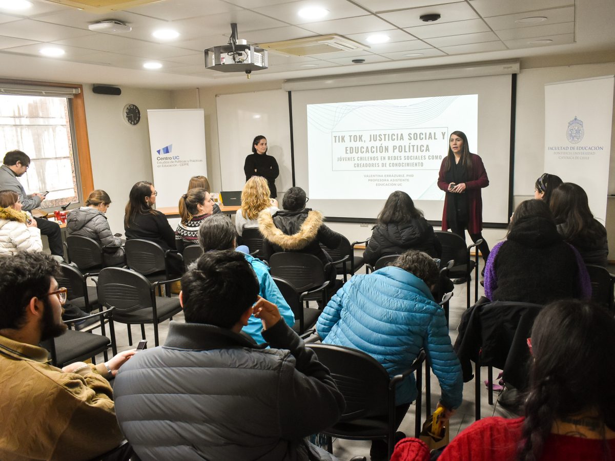 Valentina Errázuriz y Daniela Véliz en Coloquio