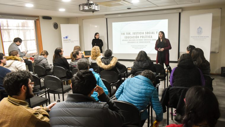Valentina Errázuriz y Daniela Véliz en Coloquio