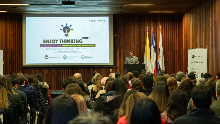Decano Educación UC da bienvenida en evento Enjoy Thinking