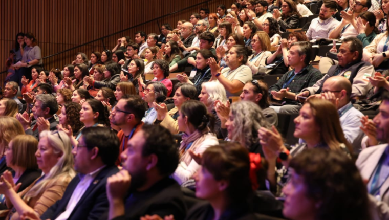 Público asistente al Congreso CIIE 2024 sentados en auditorio
