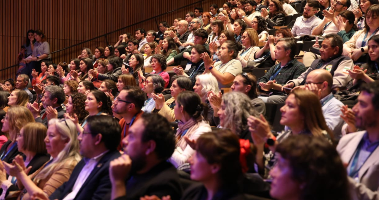 Público asistente al Congreso CIIE 2024 sentados en auditorio