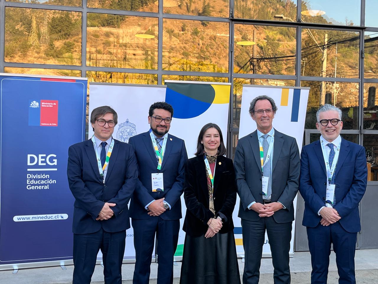Alejandro Carrasco, decano de la Facultad de Educación UC; Héctor Cavieres, rector de la Universidad Católica Silva Henríquez; Magdalena Plant, jefa de la División de Educación del Ministerio de Educación; Juan Carlos de la Llera, rector de la Pontificia Universidad Católica de Chile y Ernesto Treviño, director ejecutivo del CELITED.